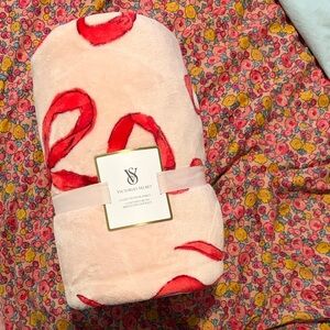 NWT Victoria's Secret Red and Pink Cozy-Plush Blanket
